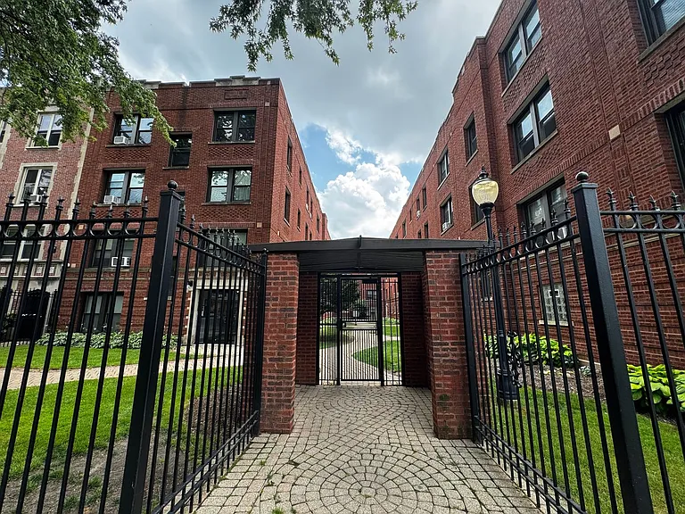 1377 W Greenleaf Ave #3N — Photo 8