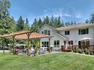 6498 NE Justin Ct, Bainbridge Island, WA 98110