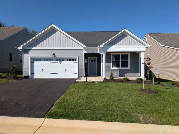 7431 Kings Pointe Dr, Fairlawn, VA 24141