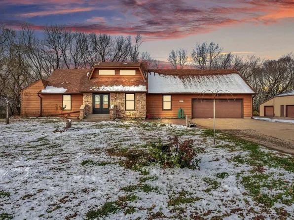 4331 NW Rossville Rd, Rossville, KS 66533