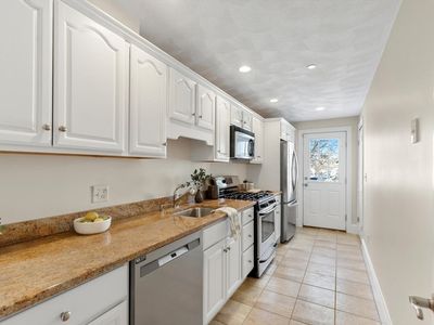 8 Common St APT 3, Stoneham, MA, 02180