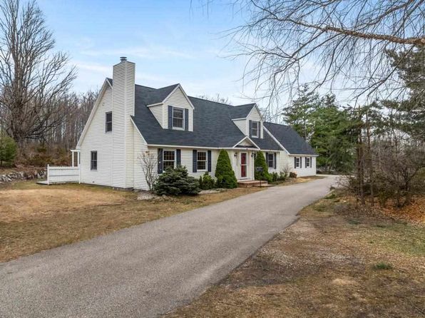 6189 Hoyt Rd, Harbor Springs, MI 49740