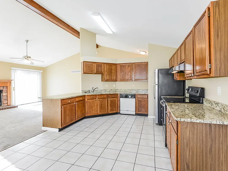 1202 Liberty Xing — Photo 11