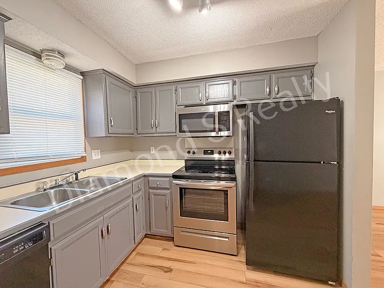 1505 W Rainey Duplex — Photo 8