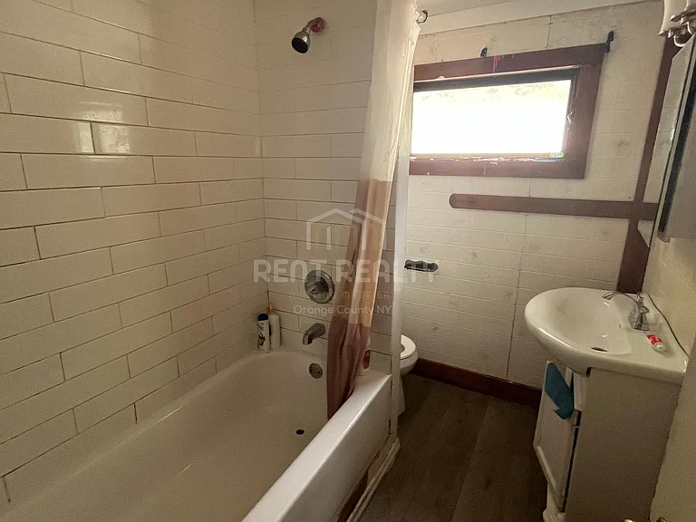 430 N Main St — Photo 4