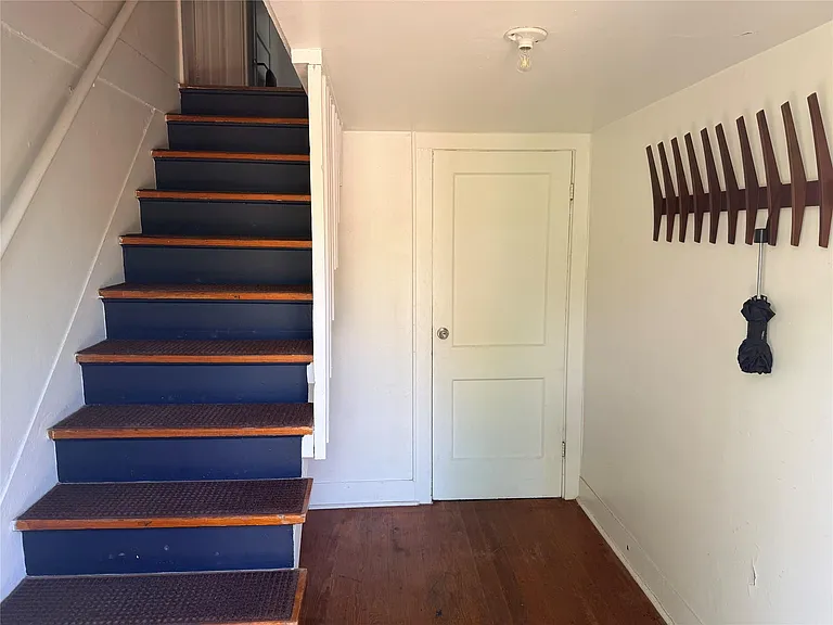305 Lockhart Dr #B — Photo 6