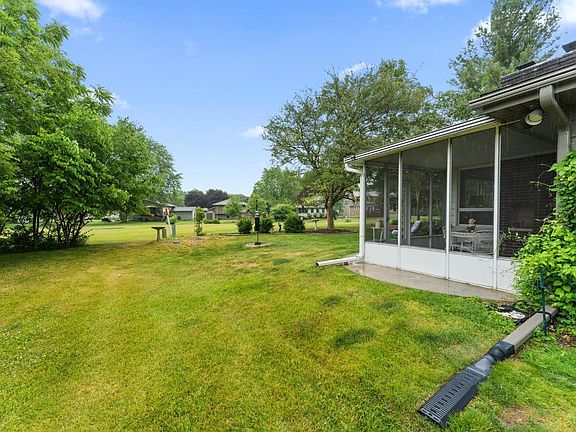 4th image of 2464 E Lakeshore Dr
