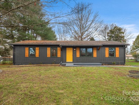 34 E Silverleaf Dr, Hendersonville, NC 28739