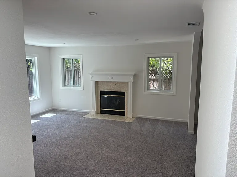 2047 Hull Ave — Photo 4