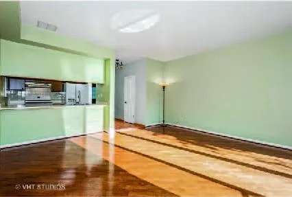 2 bed, 2.5 bath, 1010 sqft, $2,500 — Photo 2