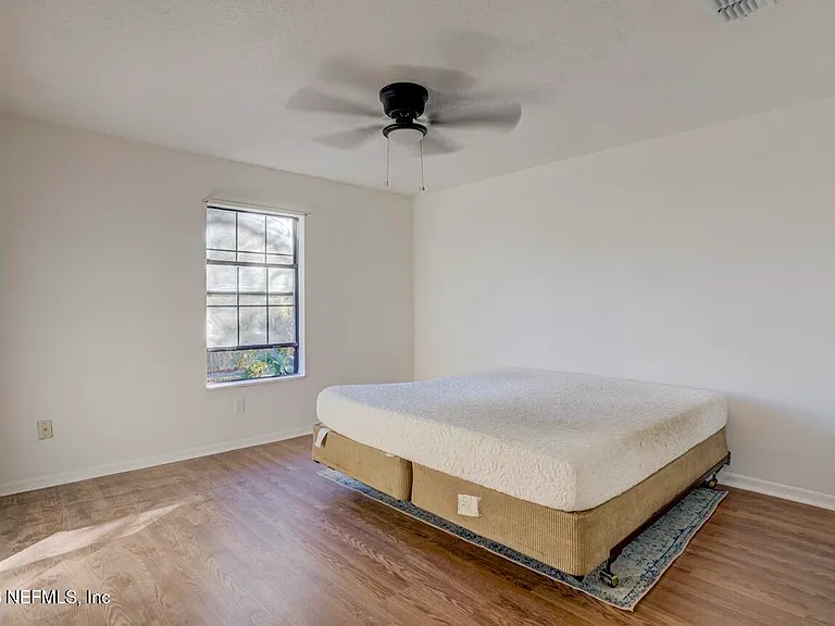 726 Plainfield Ave — Photo 10