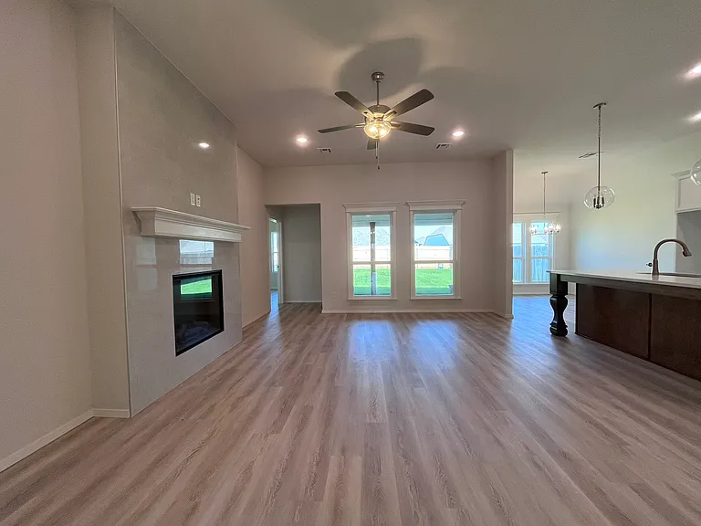 12406 S Lakewood Ave — Photo 13