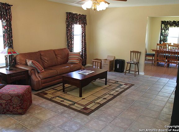 2nd image of 1402 Timberwood Trl