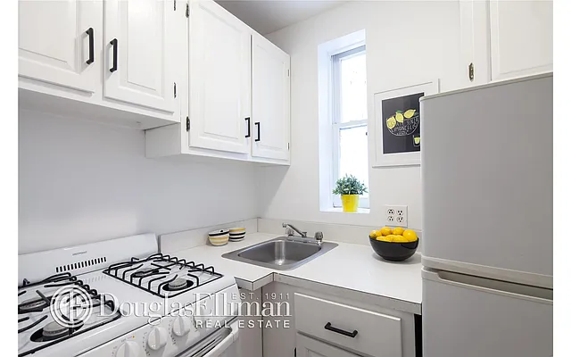 Sold by Douglas Elliman | media 10