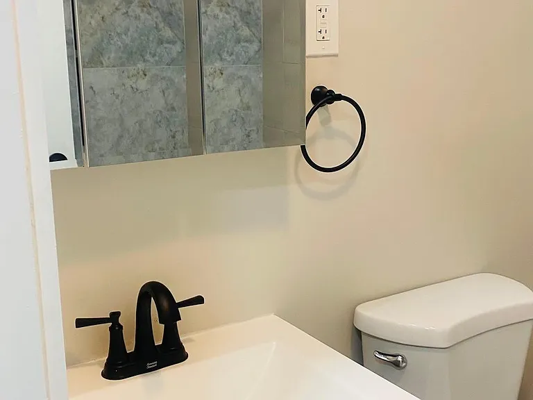 Laura Lane Apartments — Photo 19