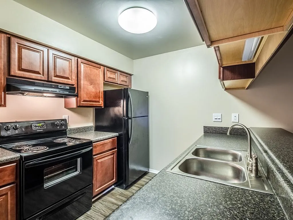 Keswick Apartments — Photo 2
