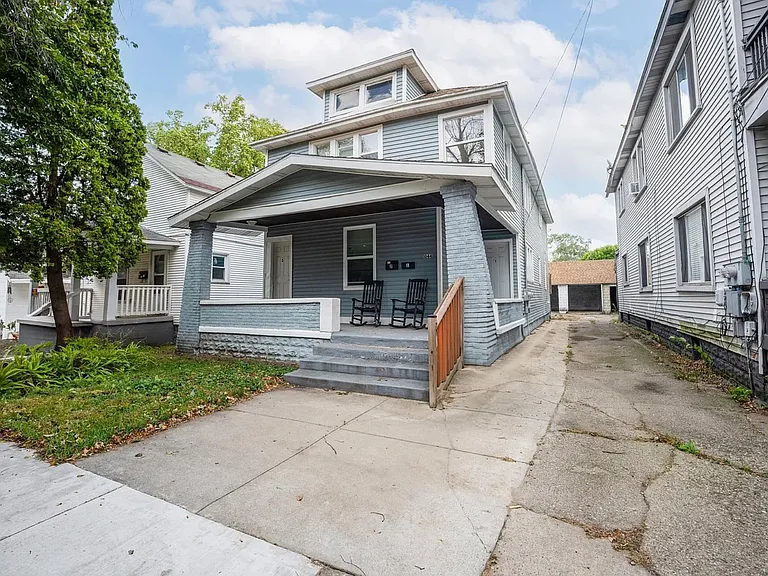 1044 Muskegon Ave NW — Photo 16