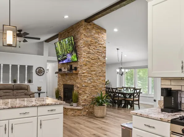 W177N12607 De La COURT, Germantown, WI 53022