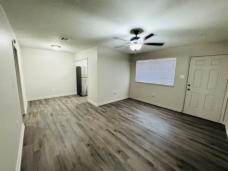 2875 Iowa St — Photo 23