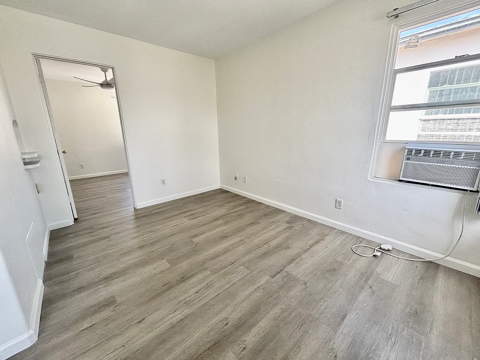 1 bed, 400 sqft, $1,995 — Photo 2