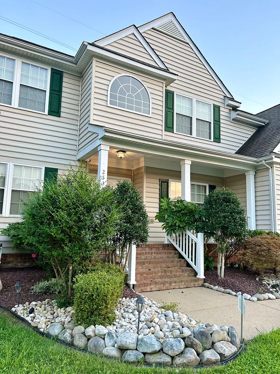 Building Photo - 2533 Kentucky Derby Dr