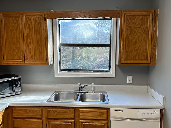 4th image of 403 Lindsay Rd #1