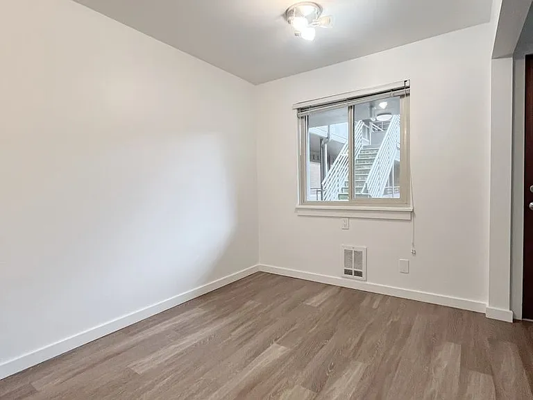 North Towne Manor — Photo 16