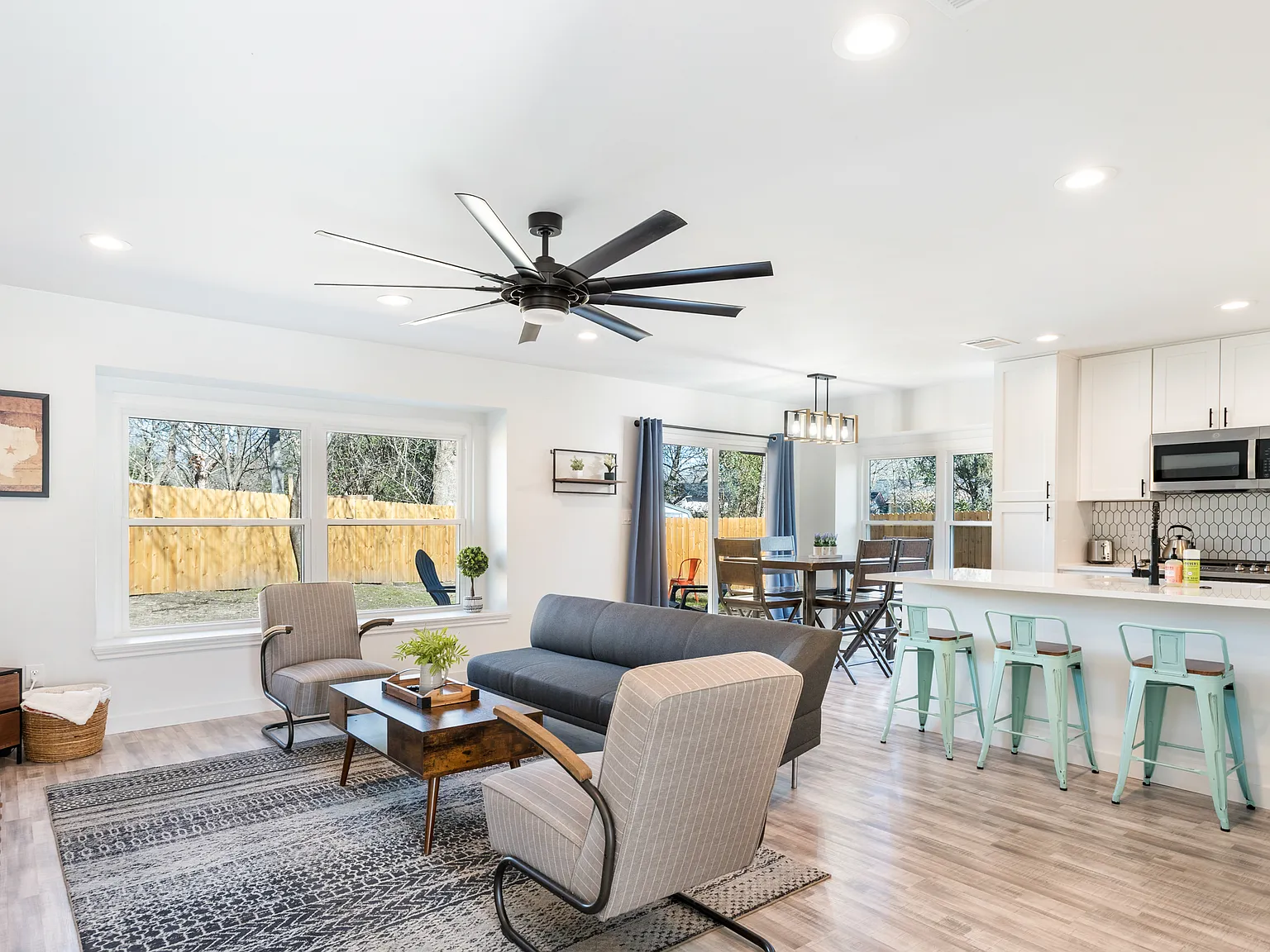 5 bed, 3.5 bath, 1692 sqft, $3,300 — Photo 1