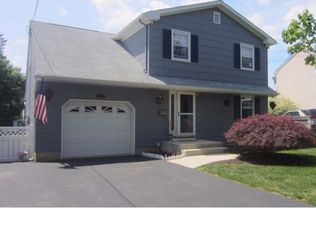 552 N Main St, Hightstown, NJ 08520