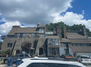 1006 Post Rd, Warwick, RI 02888