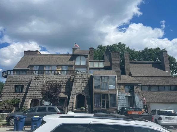 1006 Post Rd, Warwick, RI 02888