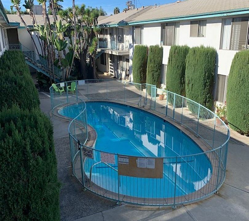 1st image of 3747 Clarington Ave #36