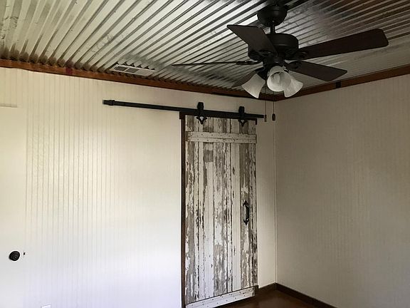 3rd image of 601 Live Oak St