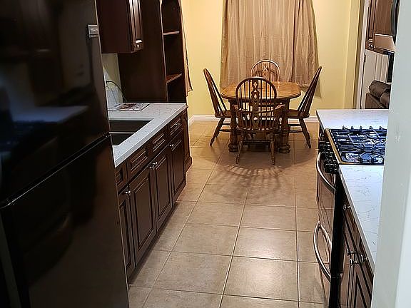5th image of 12871 Glenoaks Blvd