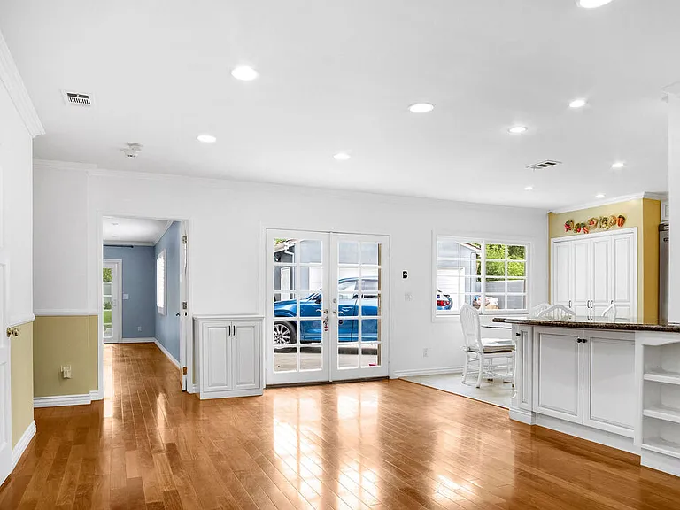 2545 Sycamore Dr — Photo 25