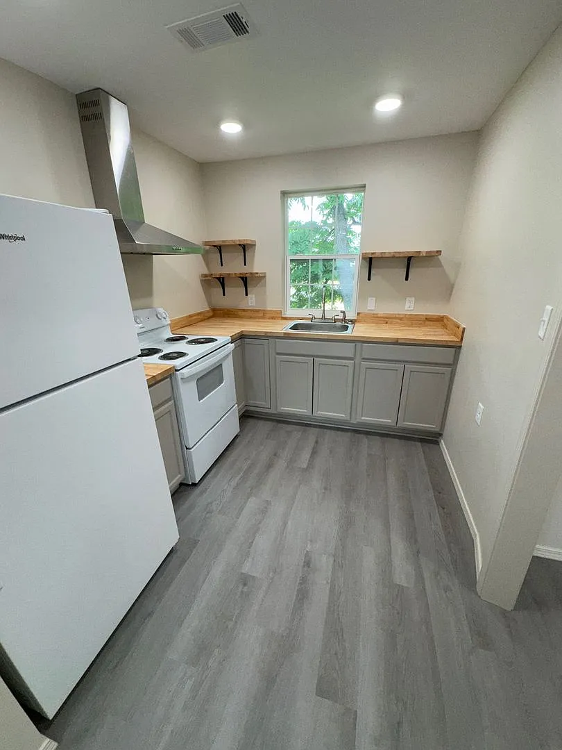 1224 School Street Unit A and B — Photo 4
