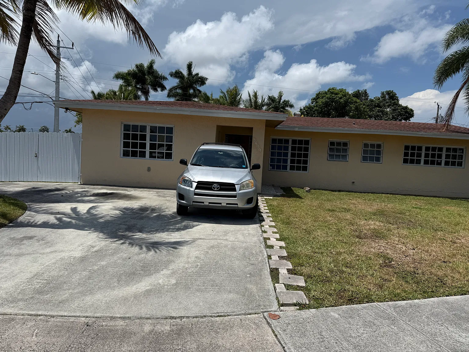4 bed, 2243 sqft, $3,900 — Photo 2