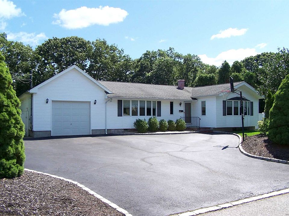 1st image of 92 Fawn Ln E
