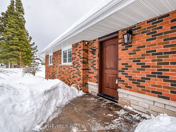 3rd image of 111 Balm Beach Rd E