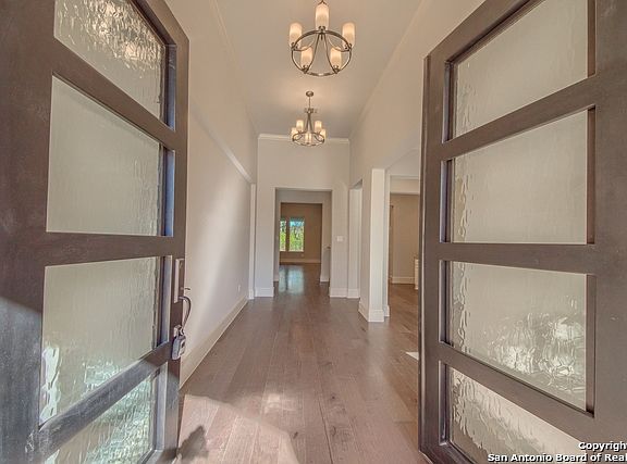 2nd image of 3830 Luz Del Faro