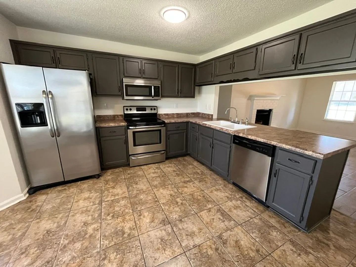 Renovated 3 Bedroom 2 Bath Home for Rent!! — Photo 3