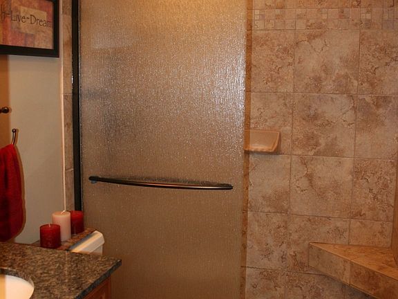 4th image of 95 Knightsbridge Dr