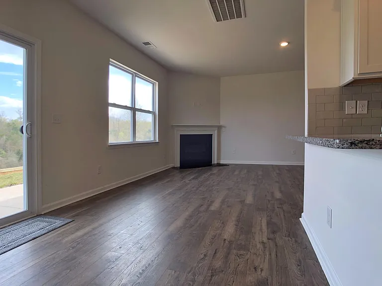 208 Marathon Ln — Photo 6