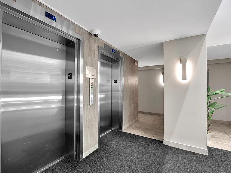1005 Jervis St — Photo 17