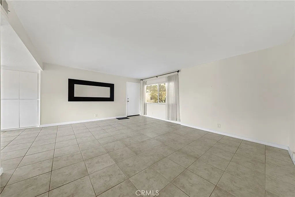 2 bed, 1234 sqft, $3,100 — Photo 4
