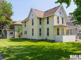 560 9th Ave S, Clinton, IA 52732