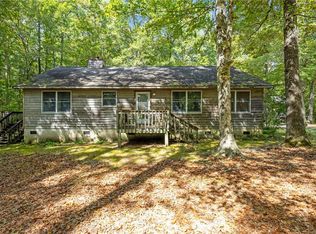 312 Red Oak Dr, Elberon, VA 23846