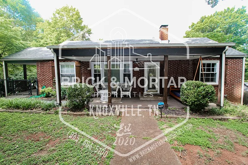 3 bed, 2.0 bath, 2150 sqft, $3,195 — Photo 2