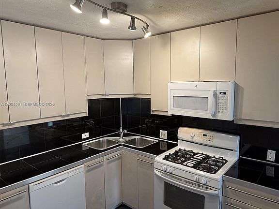 5th image of 13120 SW 92nd Ave #B-404