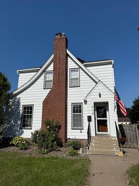 1st image of 638 6th Ave S